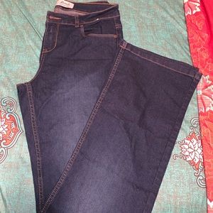 Stylish dark wash Blue jeans New without tags